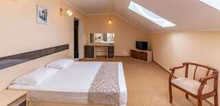 Гостиница Ива Дивноморское Полулюкс 2-х комнатный (первой категории, 4 этаж, мансарда)-6