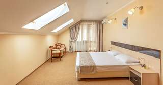 Гостиница Ива Дивноморское Полулюкс 2-х комнатный (первой категории, 4 этаж, мансарда)-3