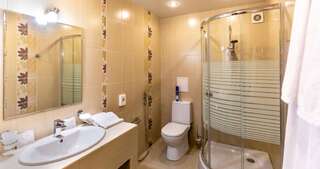 Гостиница Ива Дивноморское Полулюкс 2-х комнатный (первой категории, 4 этаж, мансарда)-8