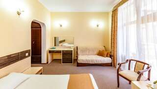 Гостиница Ива Дивноморское Первой категории с двуспальной кроватью-2