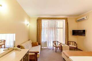 Гостиница Ива Дивноморское Первой категории с двуспальной кроватью-1