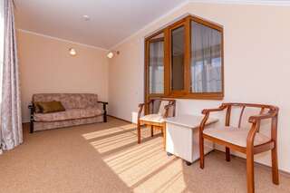 Гостиница Ива Дивноморское Полулюкс 2-х комнатный (первой категории, 4 этаж, мансарда)-10