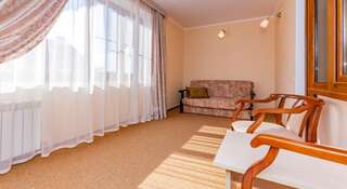 Гостиница Ива Дивноморское Полулюкс 2-х комнатный (первой категории, 4 этаж, мансарда)-1